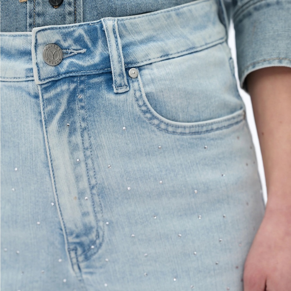Light Blue Lace-Panel Wide-Leg Jeans - Picture 6 of 6